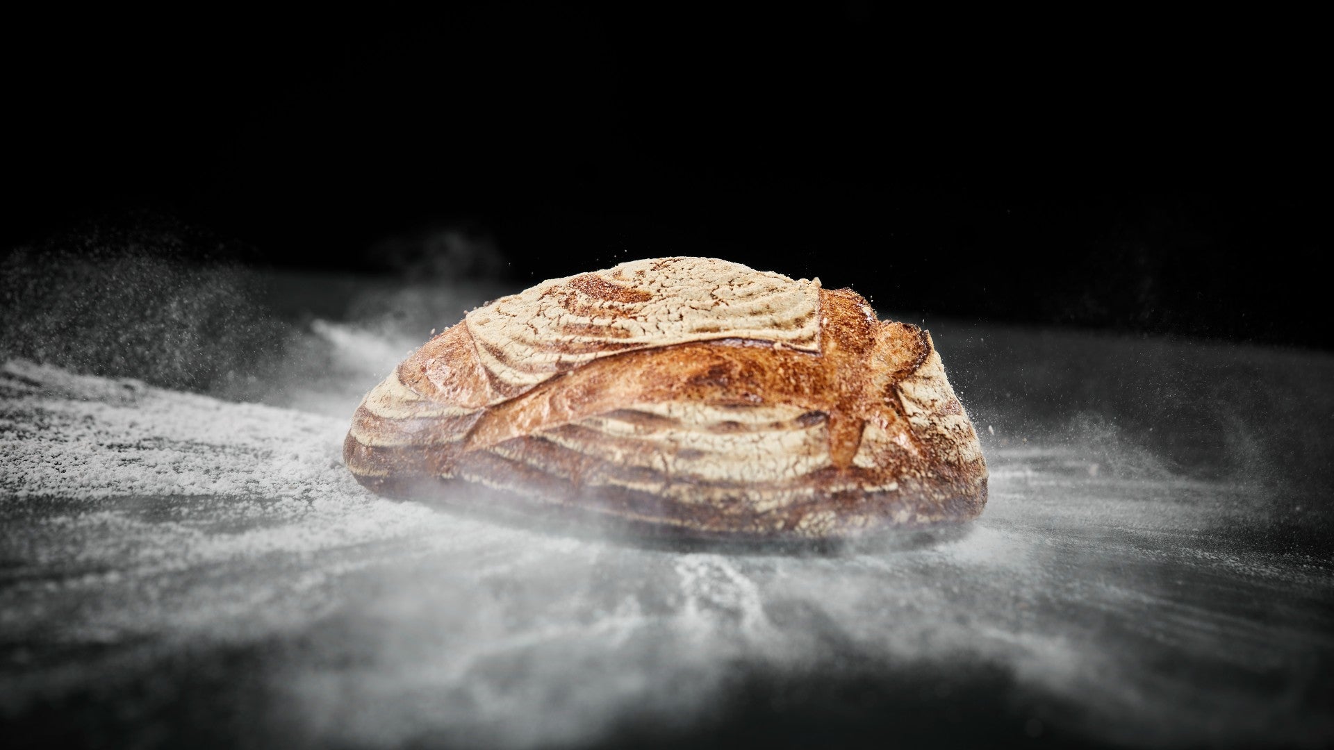 Brot online kaufen und direkt vom Bäcker nach Hause liefern lassen. Zu 80% gebcken, so dass es auf dem Lieferweg nicht austrocknet. Das geht bei Backverliebt.com
