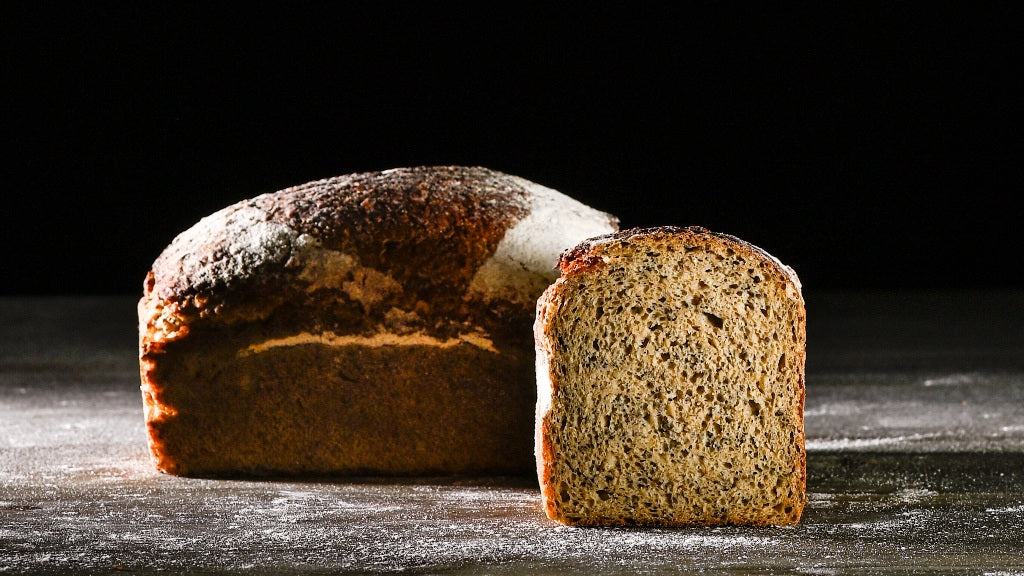 Dinkelbrot mit Dinkel-Natursauerteig direkt aus der Bäckerei online kaufen und nach Hause liefern lassen. Backverliebt.com