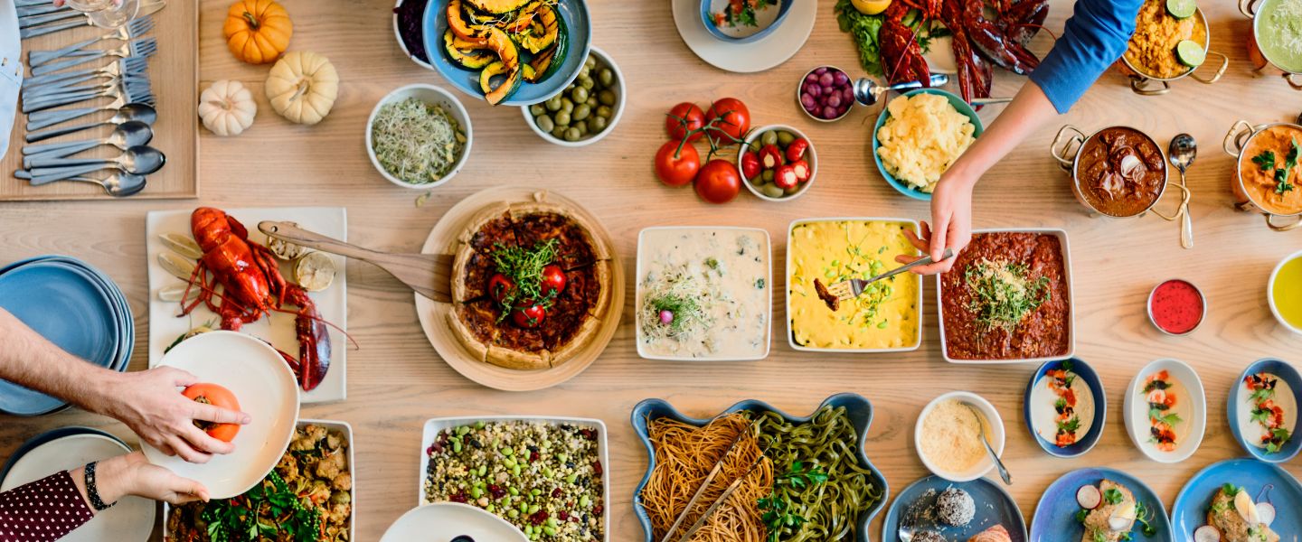 Backwaren für ein Party-Menü. Partybrötchen zu Dips, Baguette zu Salaten. Backverliebt.com