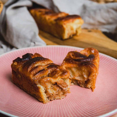 Hefeteigschnecken mit Apfel-Zimt Füllung aus der Bäckerei Backsüchtig in Bielefeld - backverliebt.com